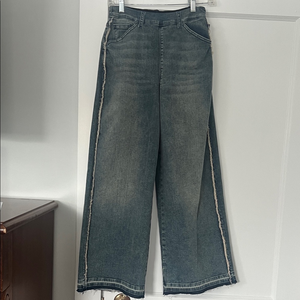 Lyssé Small Wide-Leg Jeans in Classic Blue
